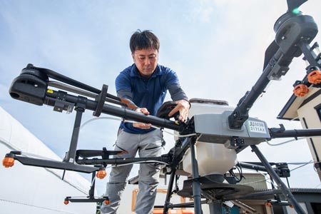 農業用ドローンも作業の効率化には欠かせないツールの一つ